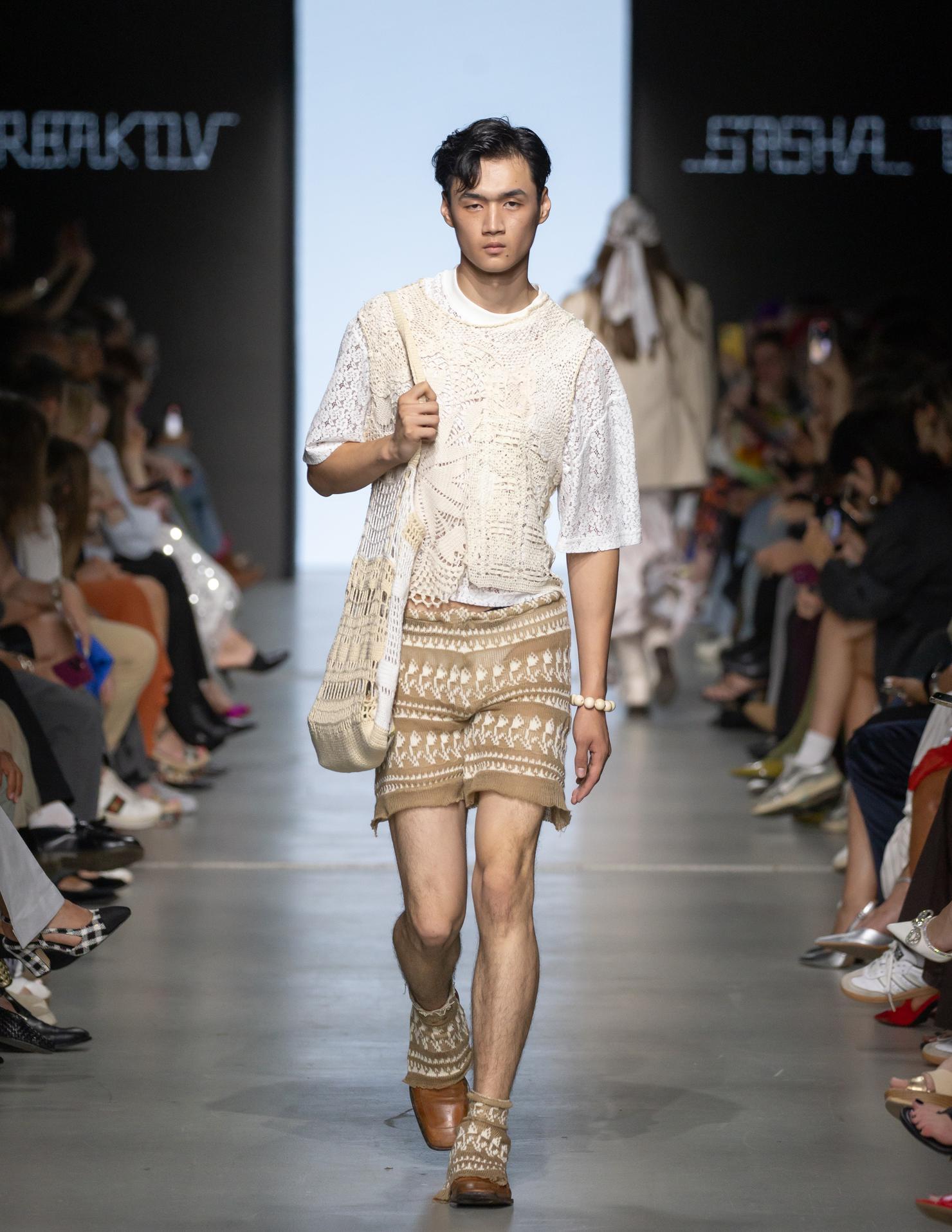 Показ коллекции «Цветут сады в душе» в рамках пятой Московской недели моды