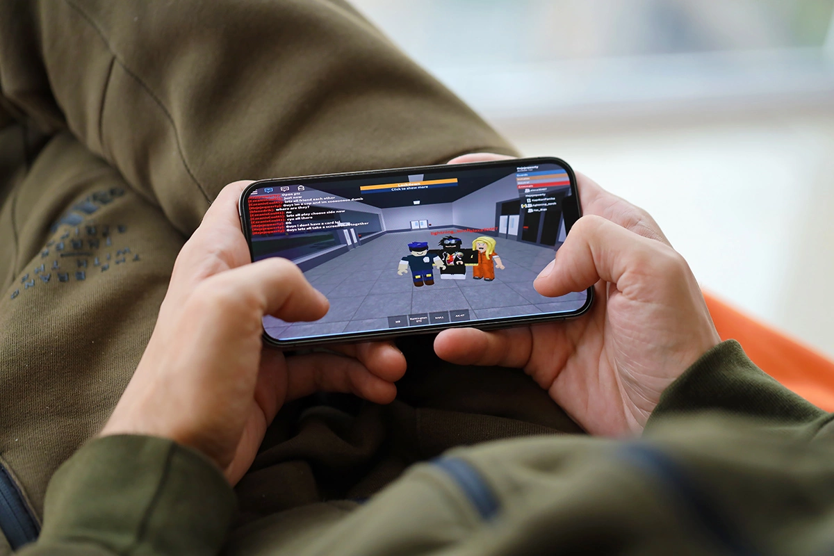 Ребенок может проявить ухудшение поведения — повышенную агрессию в школе или на улице — из-за накопленной фрустрации и сниженного контроля импульсов при отмене игры