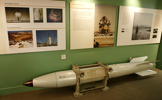 Макет атомной бомбы B61 в&nbsp;Национальном музей атомных&nbsp;испытаний в&nbsp;Лас-Вегасе

