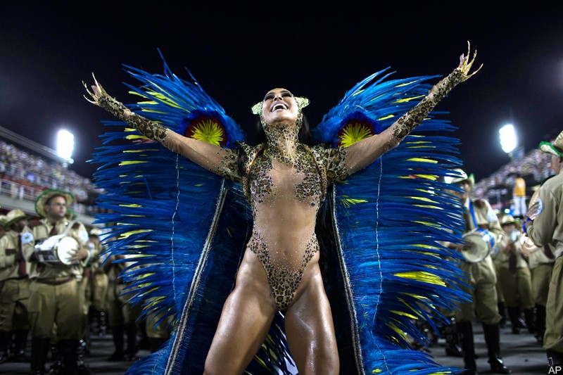 Карнавал в Бразилии: футбол, женщины и попугаи