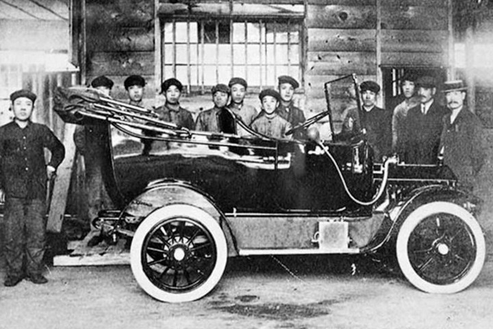 DAT-GO - первый автомобиль Datsun, выпущенный в 1914 г. Первый прототип современной серийной модели - Datsun Type 10 - был завершен спустя 17 лет, летом 1931 г.