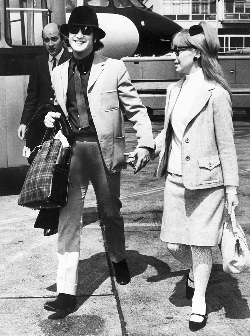 Джон Леннон с первой женой Синтией