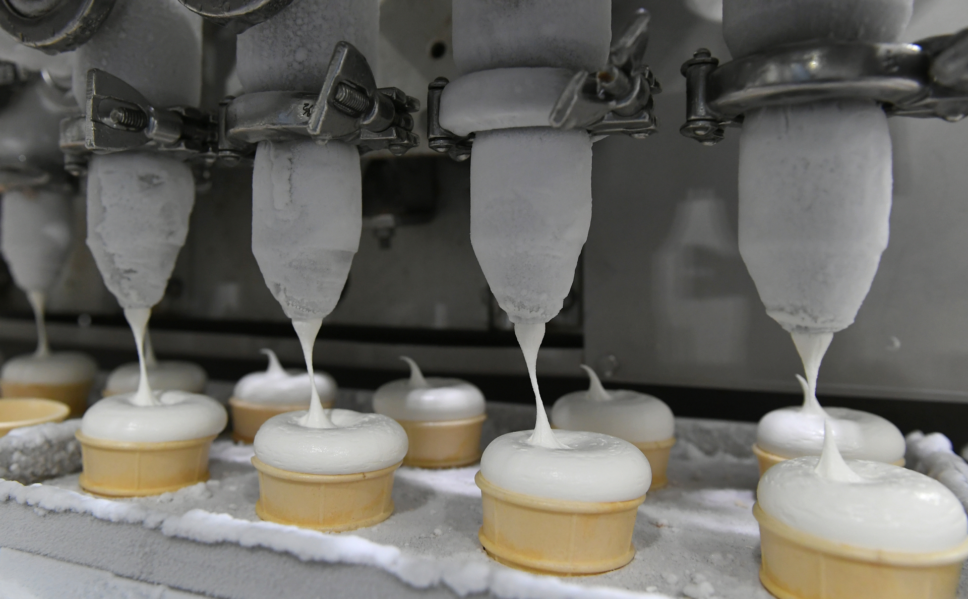 Цех производства мороженого на заводе &laquo;Чистая линия&raquo;.