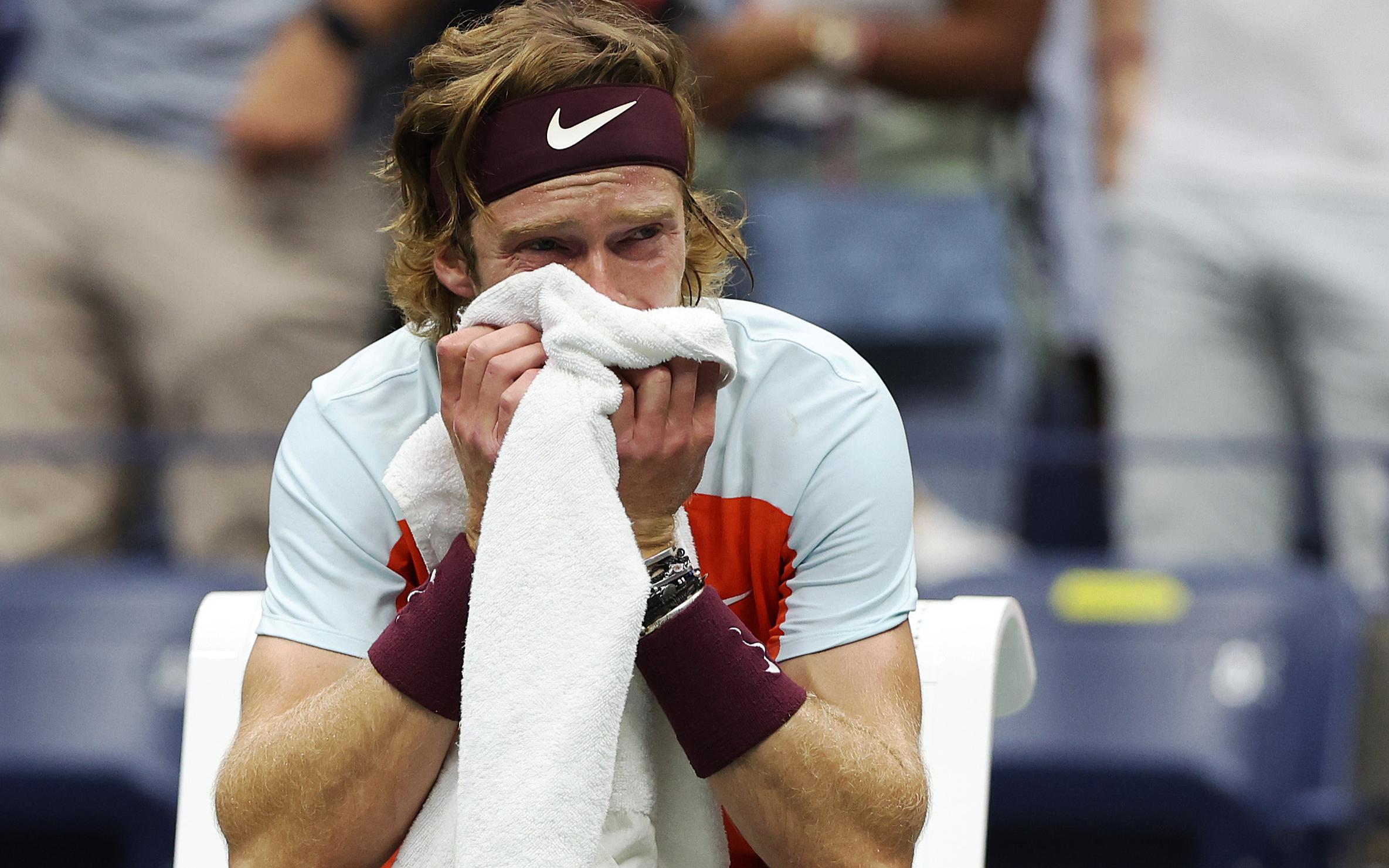 Рублев расплакался во время четвертьфинального матча на US Open. Видео