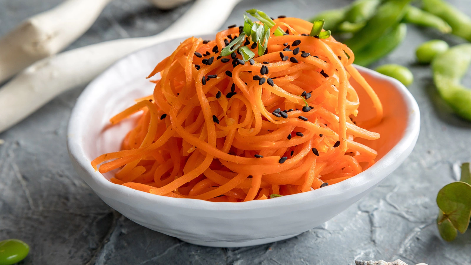 Салат из корейской моркови и белокочанной капусты