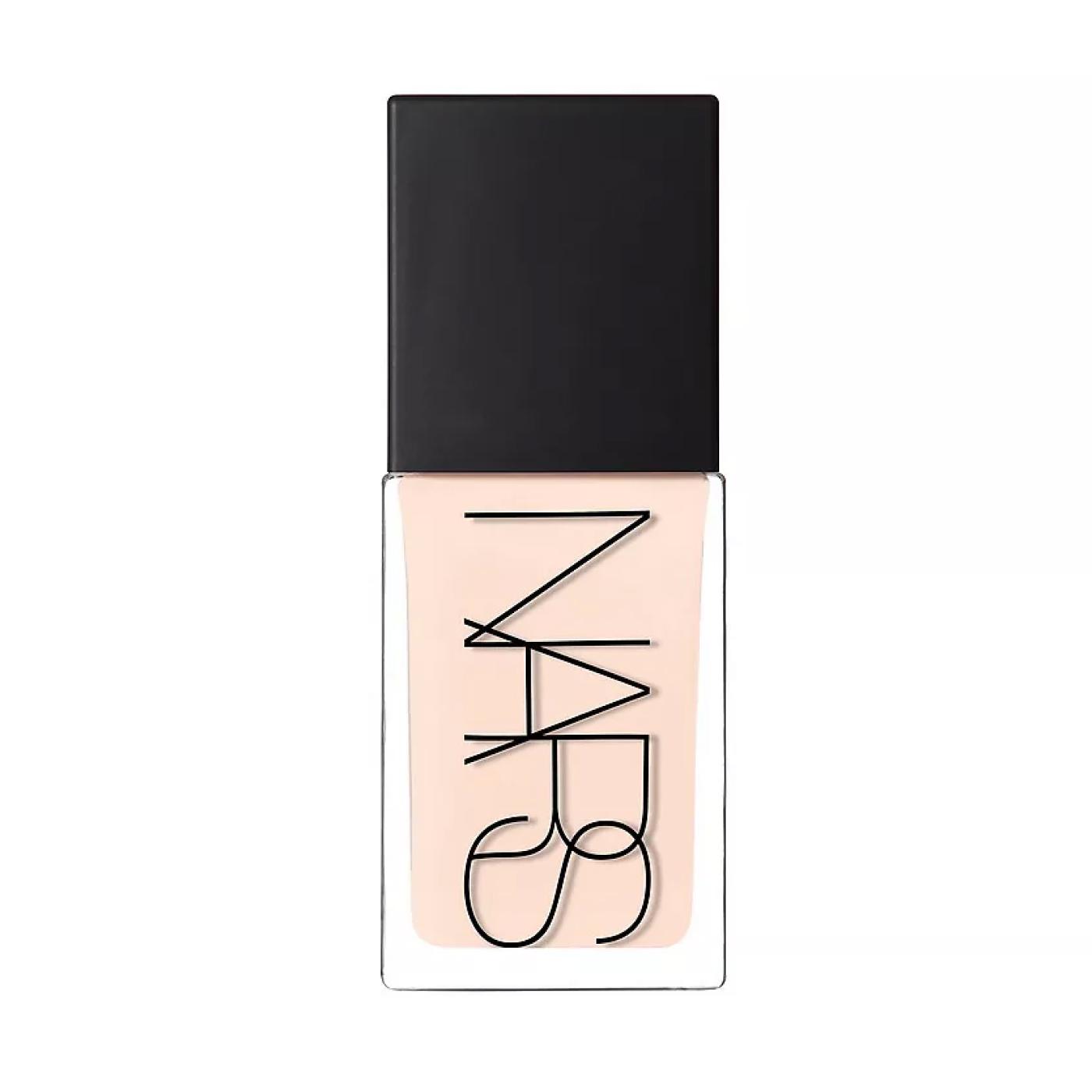 Светоотражающее тональное средство Light Reflecting Foundation, Nars, 4425 руб. («Л'Этуаль»)