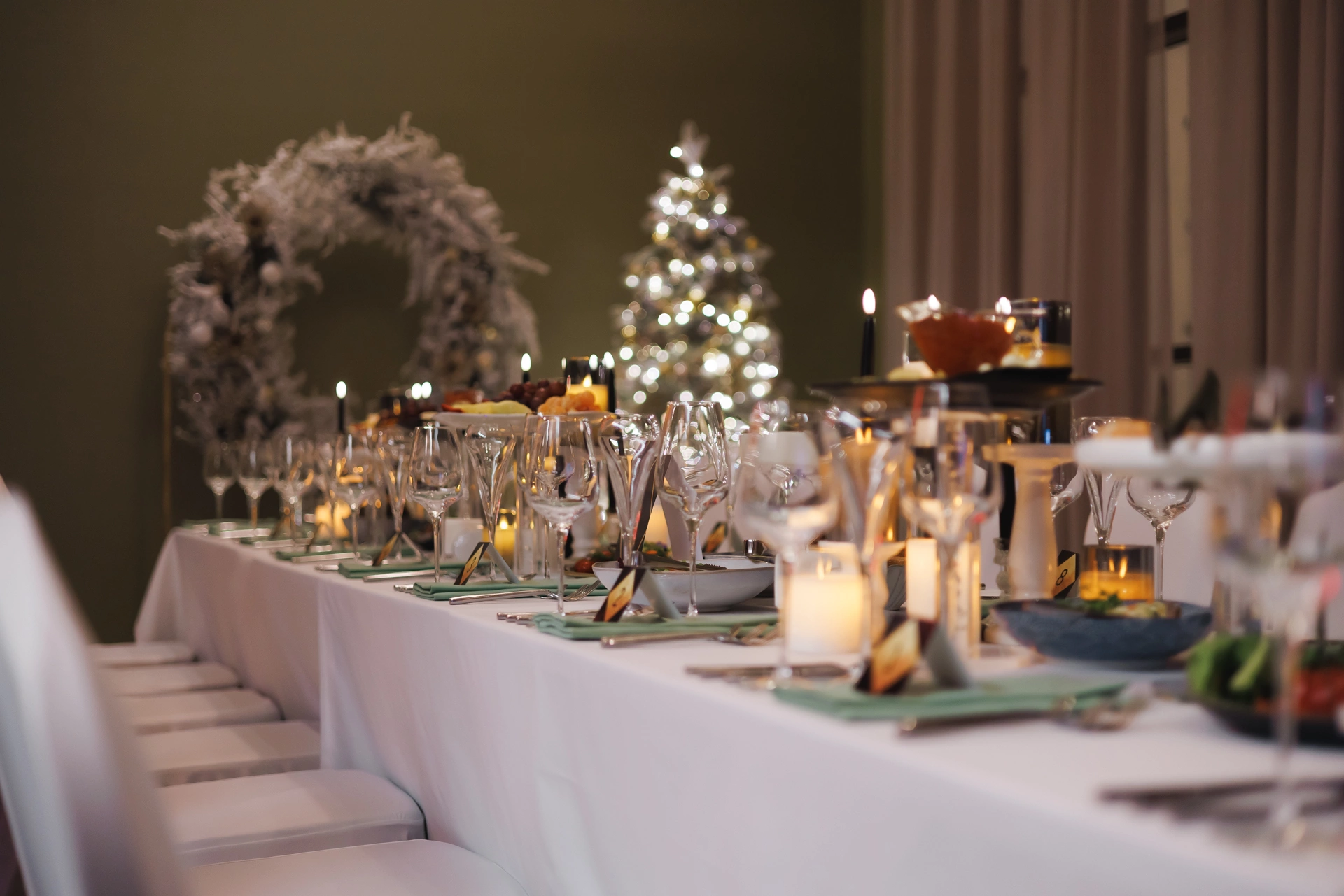 Новый год на вершине: сколько стоит встретить 2026-й в Красной Поляне