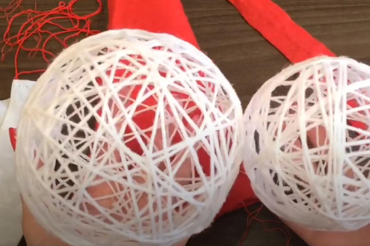 Как сделать новогодний шар из ниток