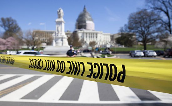 Здание конгресса США в Вашингтоне, заблокированное полицией