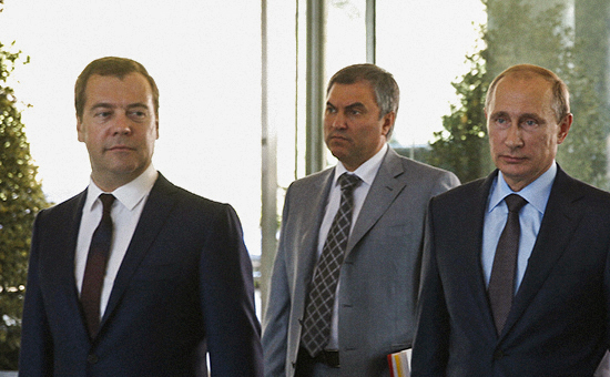 Премьер-министр Дмитрий&nbsp;Медведев,&nbsp;​спикер Госдумы Вячеслав Володин и президент России Владимир Путин, август 2014 года


