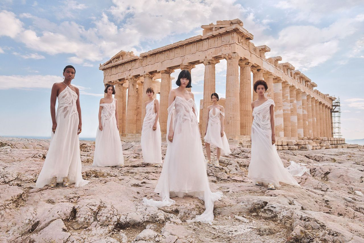 Съемка коллекции Dior Cruise 2022 на горе Акрополис