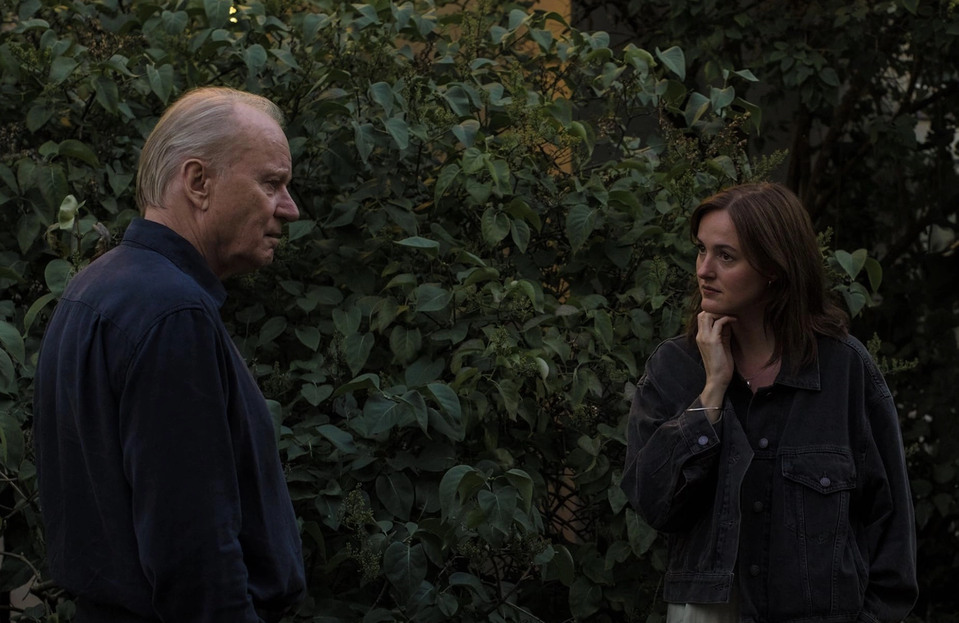 Стеллан Скарсгард и Ренате Реинсве. Кадр из фильма «Сентиментальная ценность»