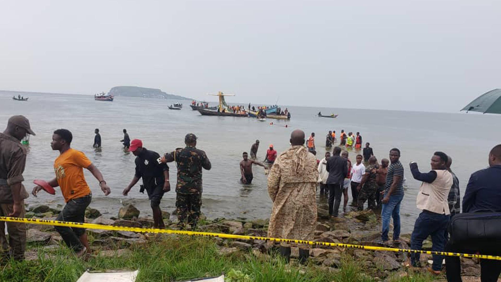 Пассажирский самолет упал в озеро Виктория в Танзании