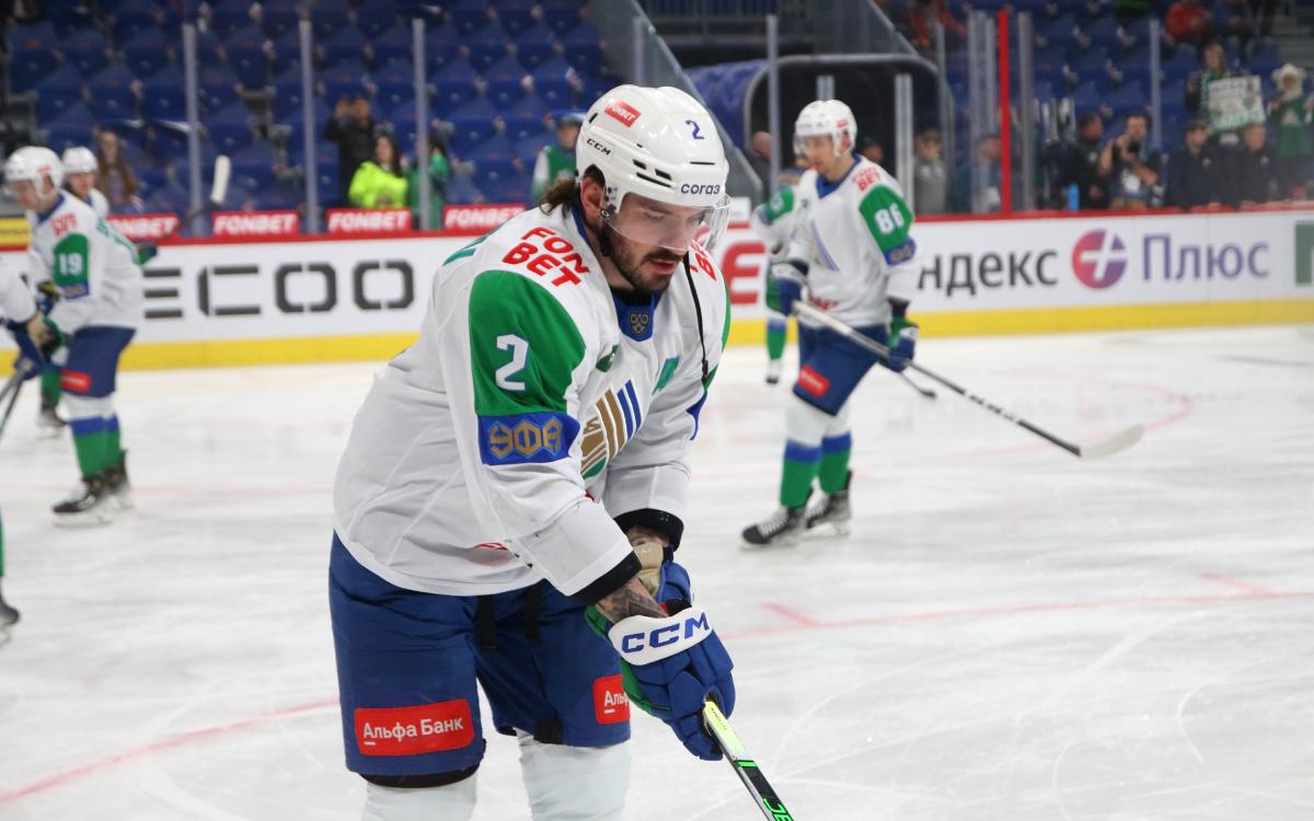 Хоккеист «Салавата Юлаева» получил удар коньком в область шеи в матче КХЛ