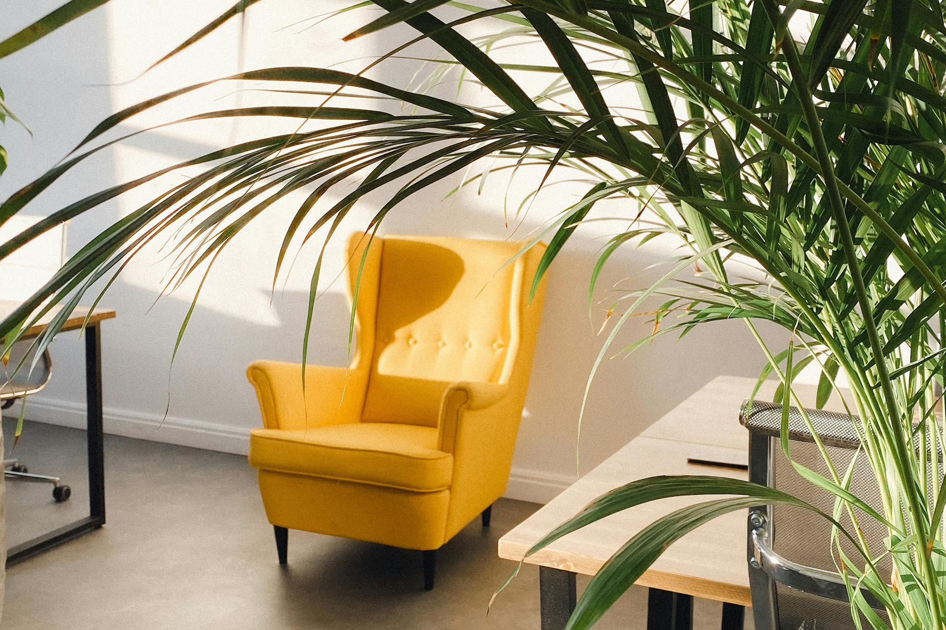 Чтобы снизить эмоциональное напряжение, важно разделять свою личность и профессиональную роль