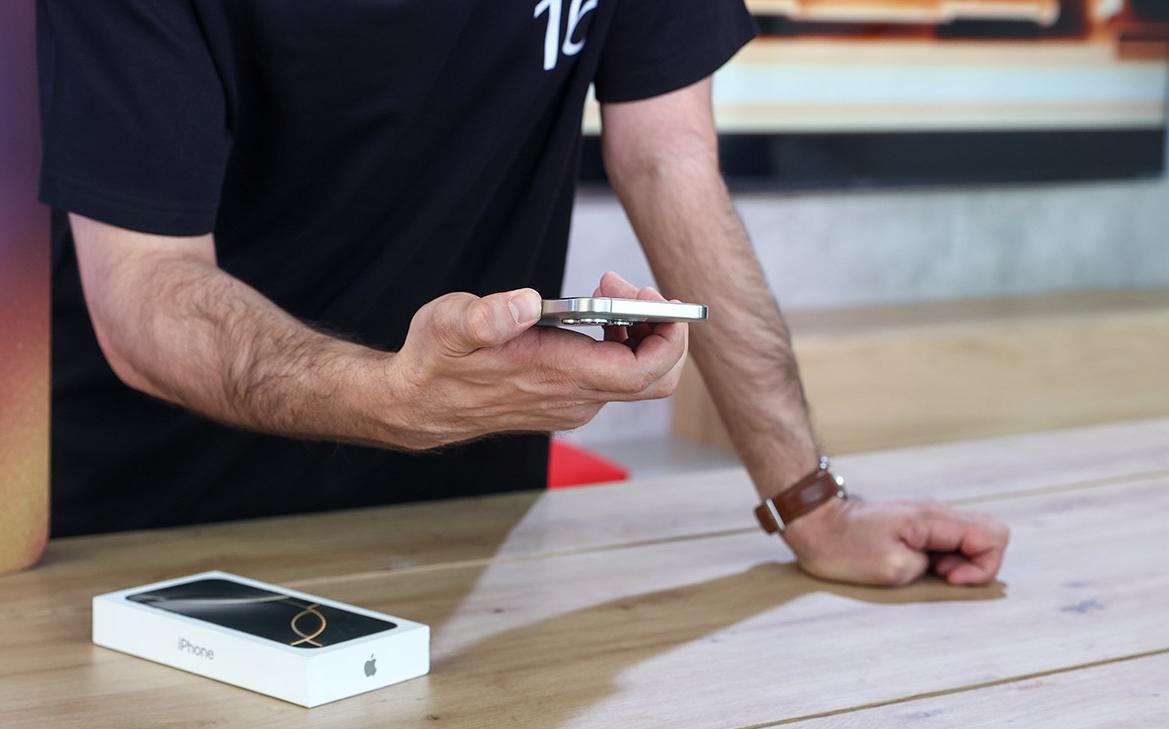 iPhone 16 Plus в России подешевел почти вдвое с начала продаж