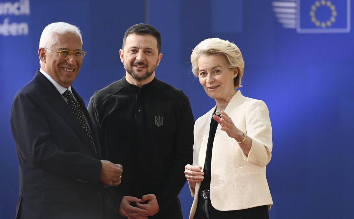 президент Евросовета Антониу Кошта, президент Украины Владимир Зеленский и глава Еврокомиссии Урсула фон дер Ляйен (слева направо)