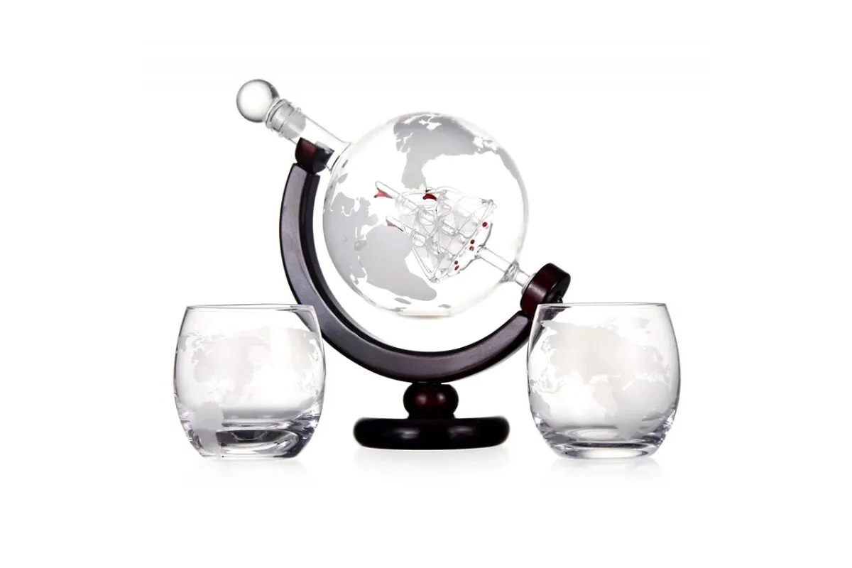 Декантер в форме глобуса с кораблем