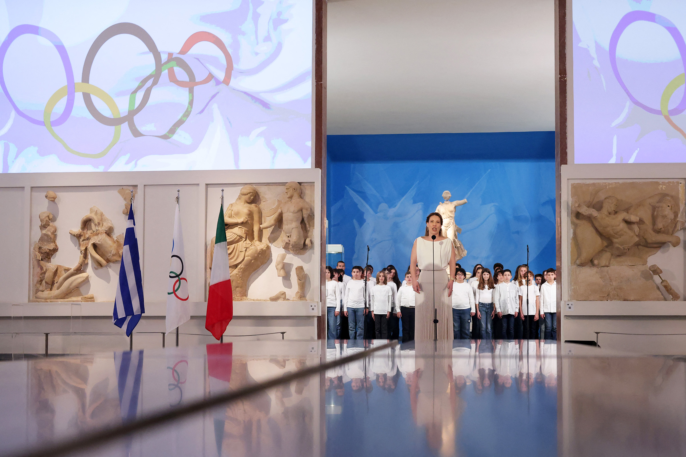 Певица Кристина Пуличи перед стартом мероприятия исполнила олимпийский гимн