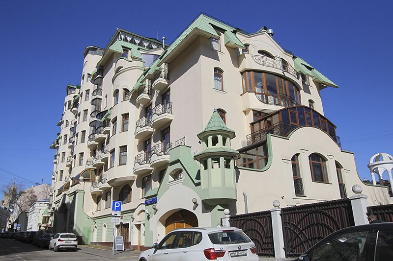 659,5 тыс. руб. ($11 370) за кв. м

Сеченовский переулок, д. 2

Вычурное здание в стиле ар-деко 1998 года постройки&nbsp;рассчитано на восемь квартир.
