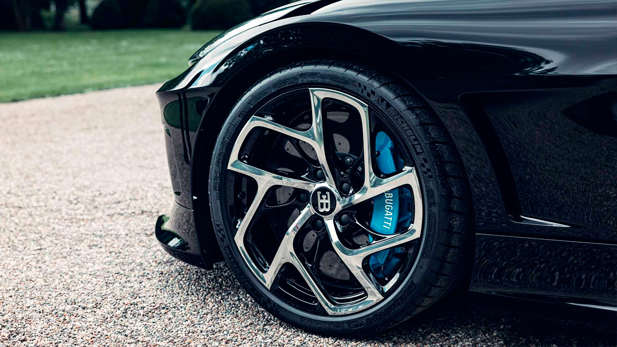 Bugatti показала окончательную версию автомобиля стоимостью ₽1 млрд