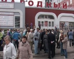 Сотни предприятий-арендаторов петербургского ТК "Народный" обратятся в суд