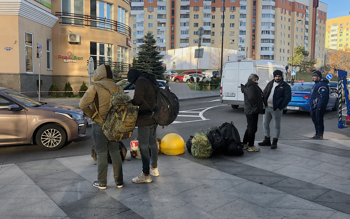 Как Минск принимает мигрантов и почему они пока не спешат на границу с ЕС —  РБК