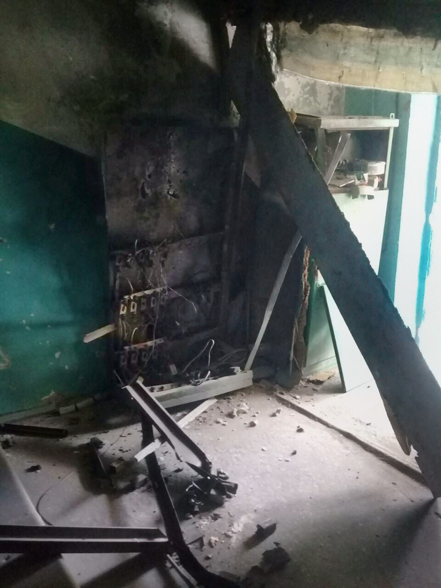 Последствия взрыва в подъезде дома в Энергодаре
