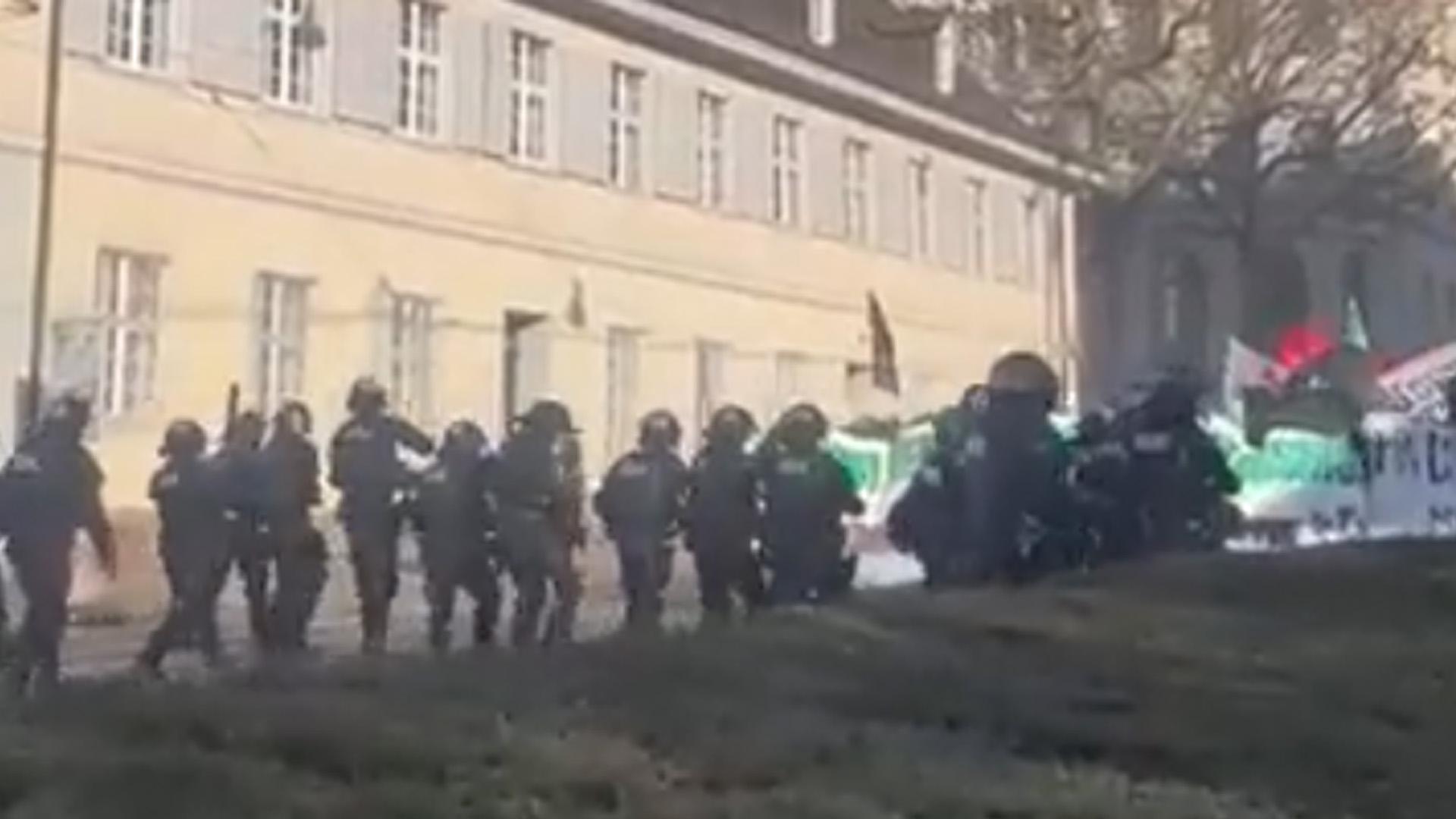 В Швейцарии полиция разогнала демонстрантов после климатической акции