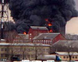 В Санкт-Петербурге горит завод газового оборудования
