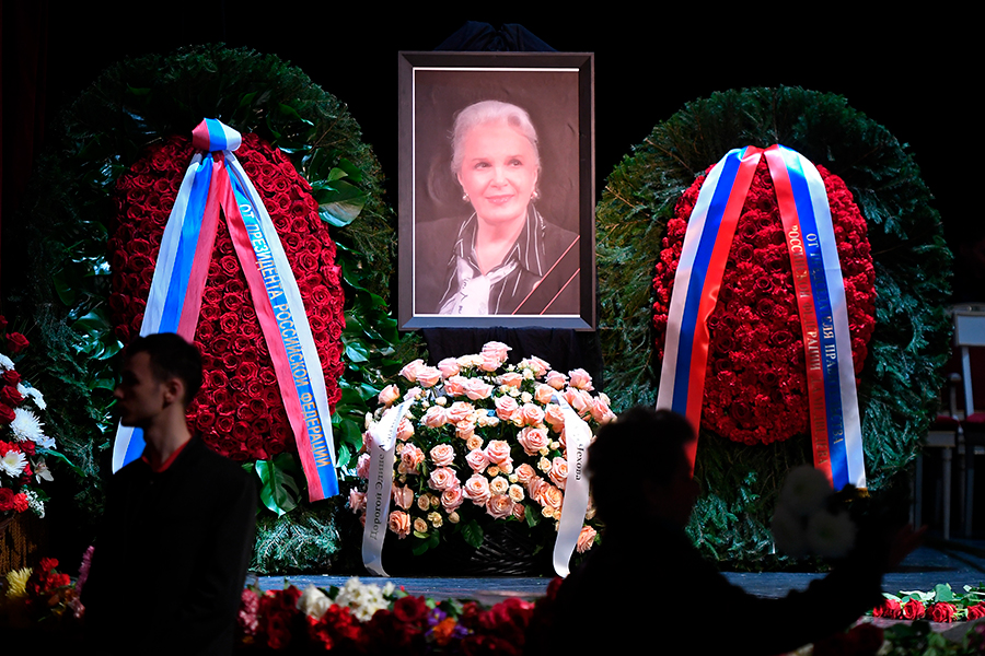 Прощание прошло в Малом театре, где Быстрицкая служила с 1958 по 2012 год
