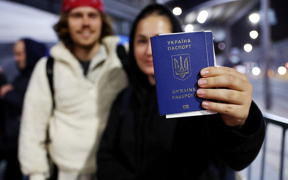Украинский паспорт вновь обошел российский в мировом рейтинге