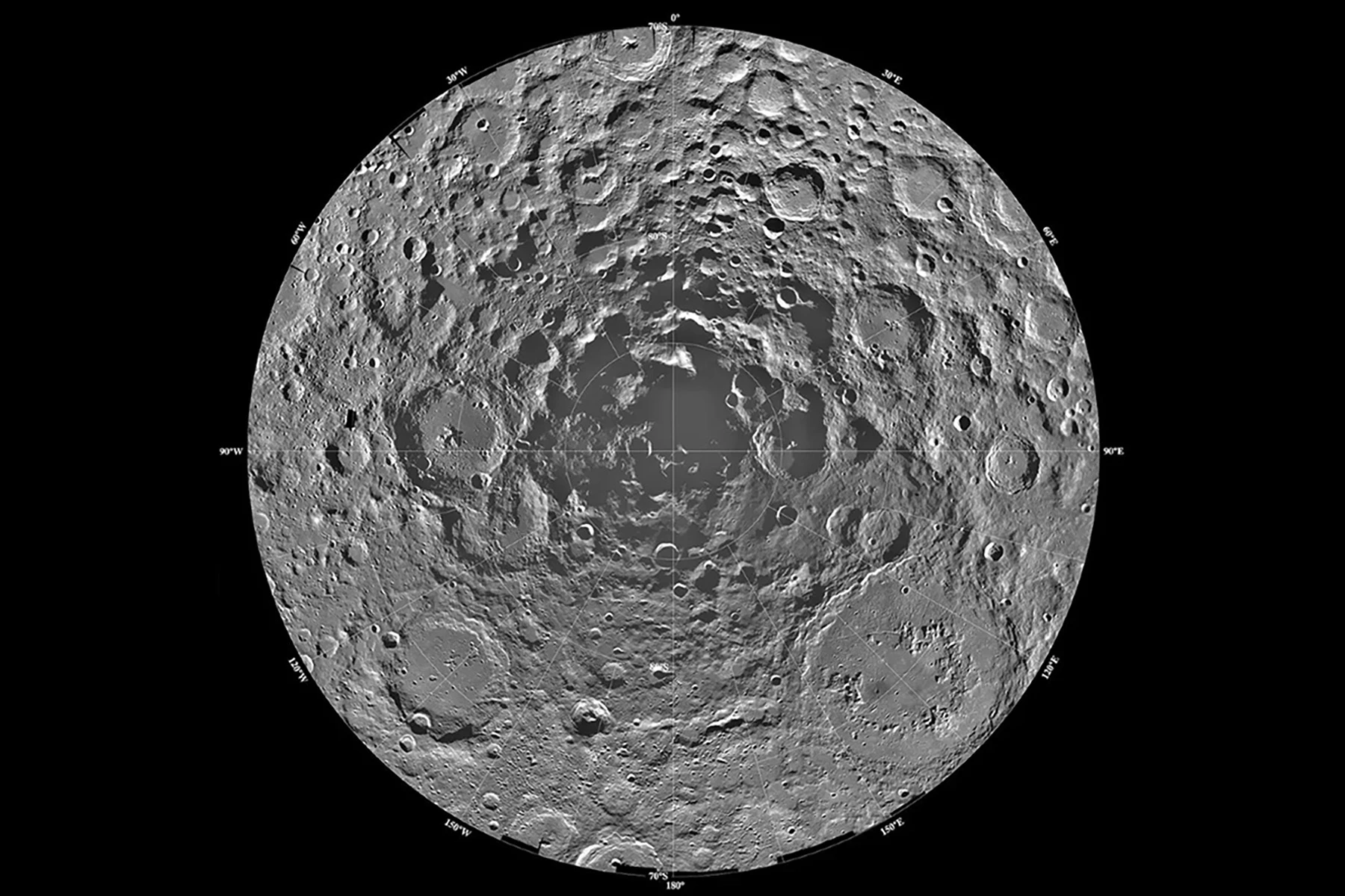 Снимок Южного полюса Луны, полученный во время миссии NASA «Клементина» в 1996 году