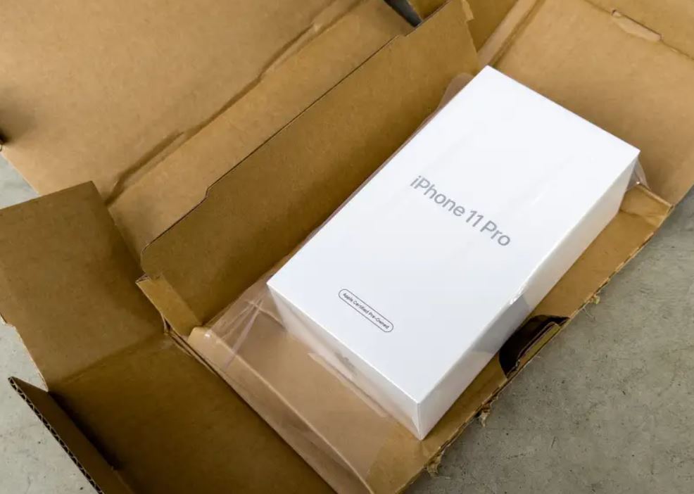 Коробка официально восстановленного iPhone