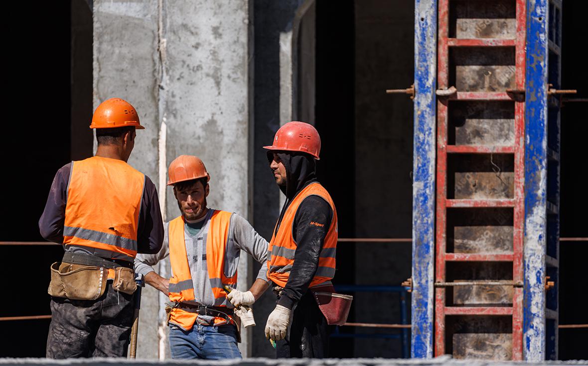 Власти поменяют порядок уплаты НДФЛ для иностранных работников