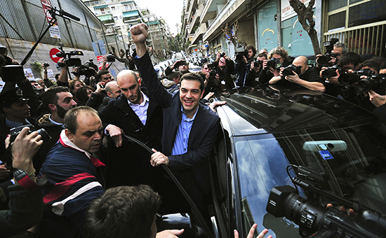 Лидер партии СИРИЗА Алексис Ципрас (в центре)
