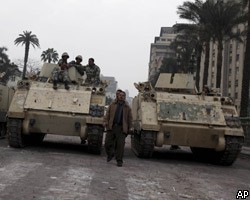 Египетская армия просит демонстрантов не выходить из дома