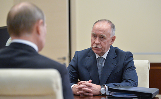 Президент РФ Владимир Путин и бывший&nbsp;директор ФСКН Виктор Иванов (слева направо)


