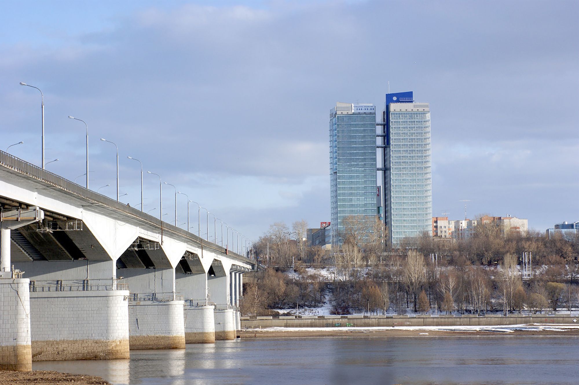 Коммунальный мост через Каму, город Пермь
