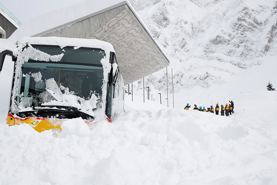Из-за стихии парализовано дорожное движение в некоторых районах Баварии. В горах сохраняется повышенная угроза схода снежных лавин