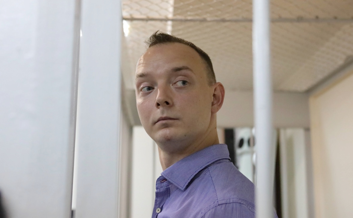 Журналисты попросили ФСБ разрешить Сафронову позвонить матери