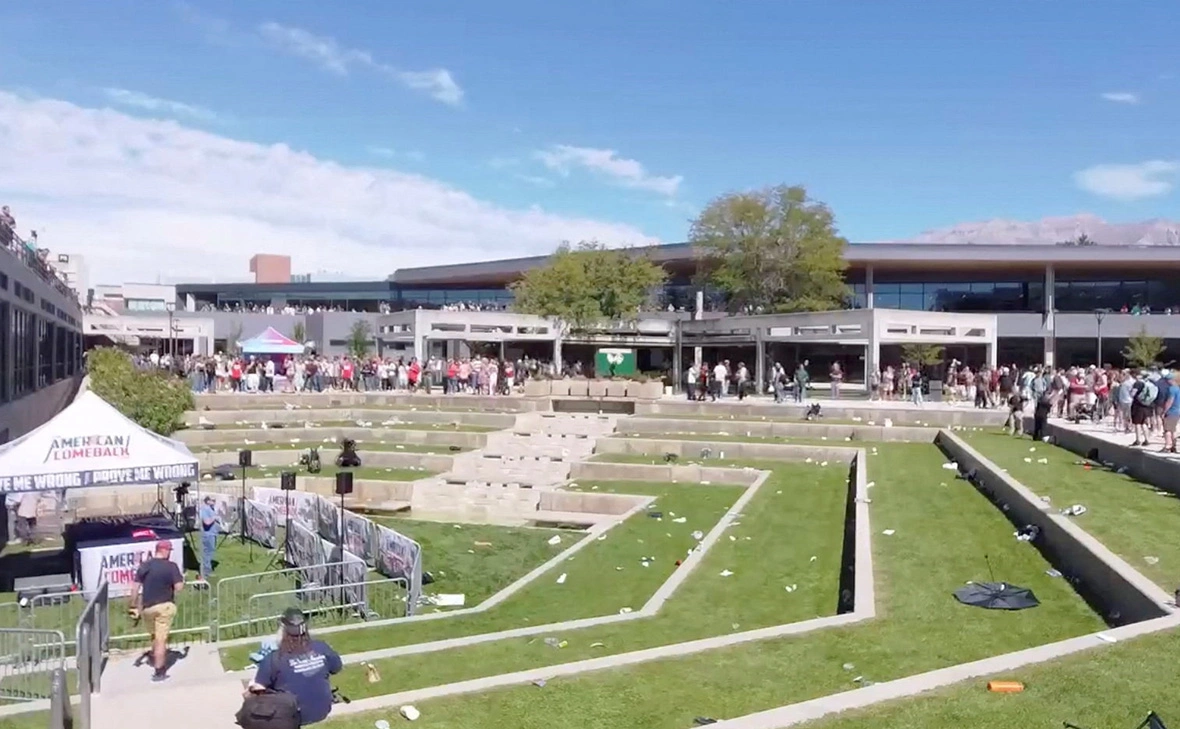 Adam Bartholomew / Reuters