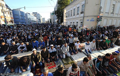 Ураза-Байрам в Москве отпраздновали более 170 тыс. человек 