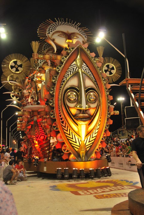Завершился самый длинный карнавал мира