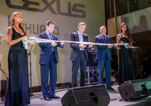 «Лексус-Кунцево» открыл один из крупнейших шоу-румов в России!
