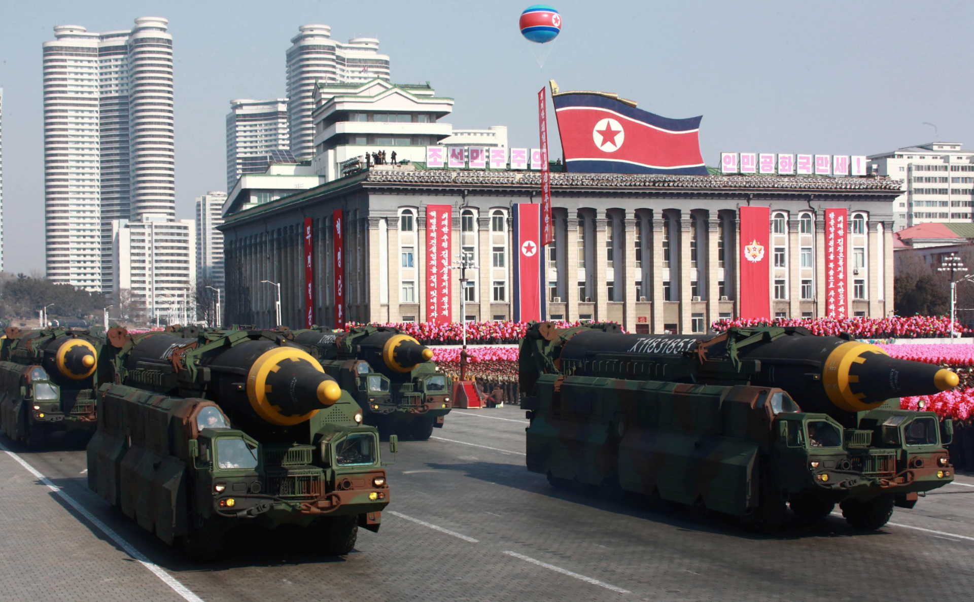 Межконтинентальные баллистические ракеты&nbsp;на параде в Пхеньяне, 9 февраля 2018 года