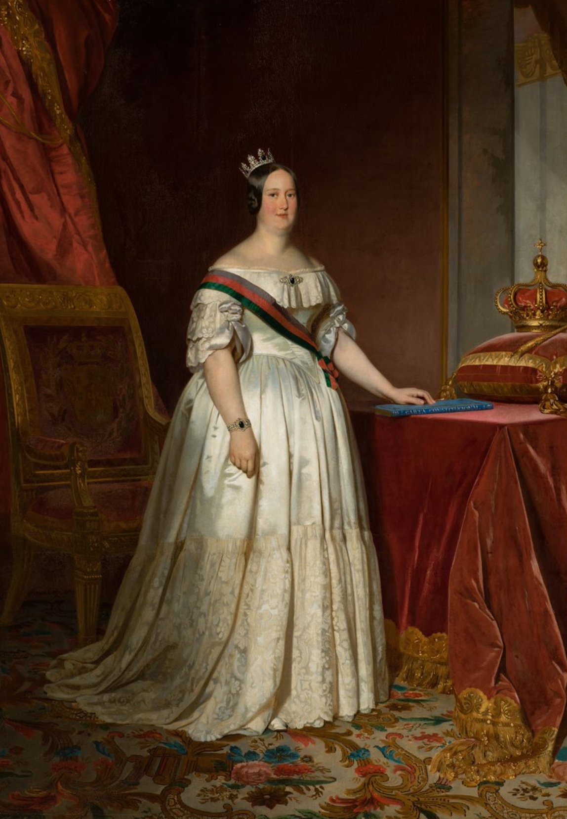 Королева Португалии Мария II в короне с сапфиром