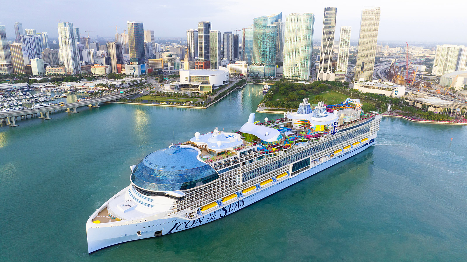 <p>Лайнер Icon of the Seas (&laquo;Икона морей&raquo;) отправится в первый круиз из Майами 27 января 20224 года</p>
