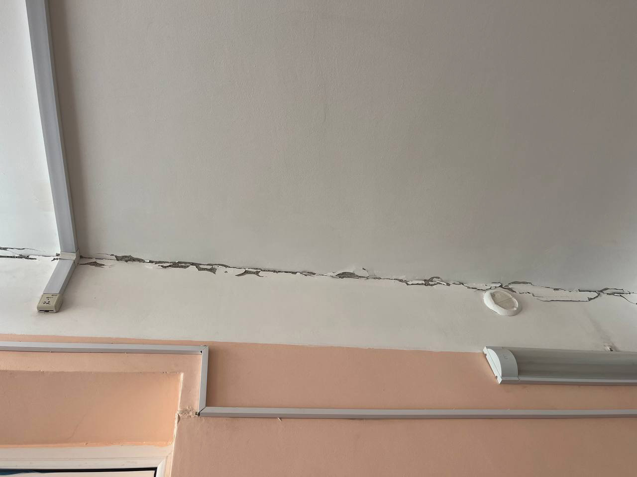 Повреждения зданий после землетрясения в Петропавловске-Камчатском