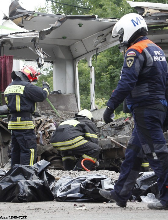 Столкновение автобуса с грузовиком под Подольском: 18 погибших